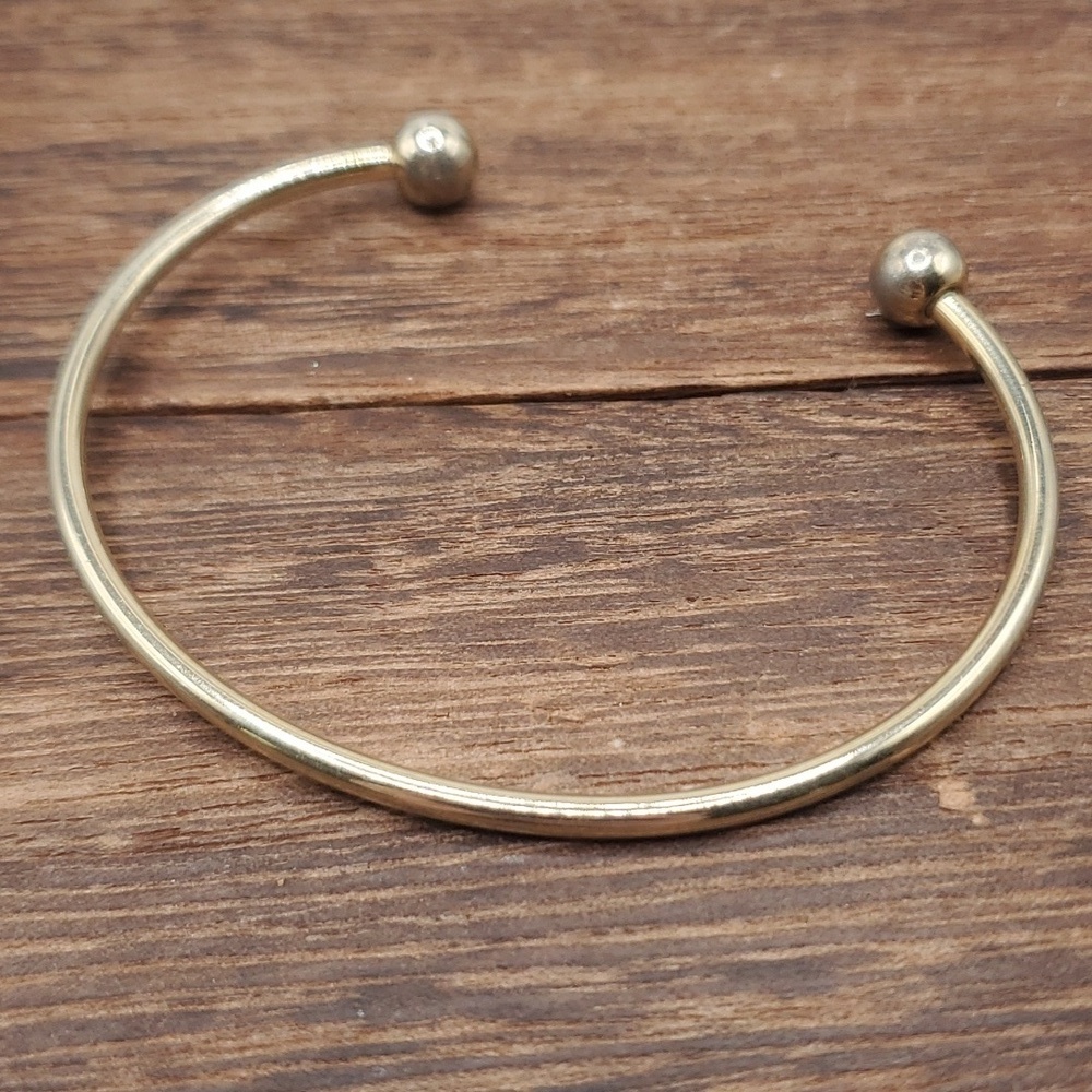 B2405‎ bracelet cuff gold tone classy wardrobe staple